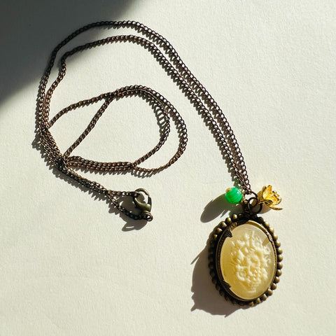 Collana con Medaglione Fleur